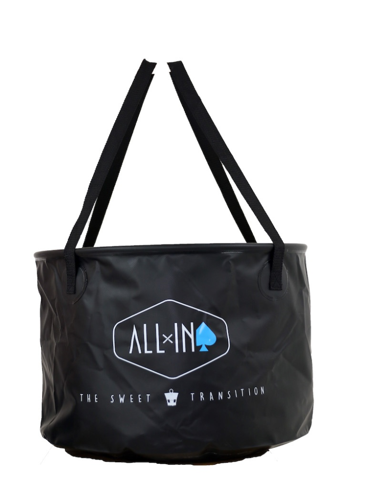 Black Clean Kit: Bucket + sandy brush / Sac de change