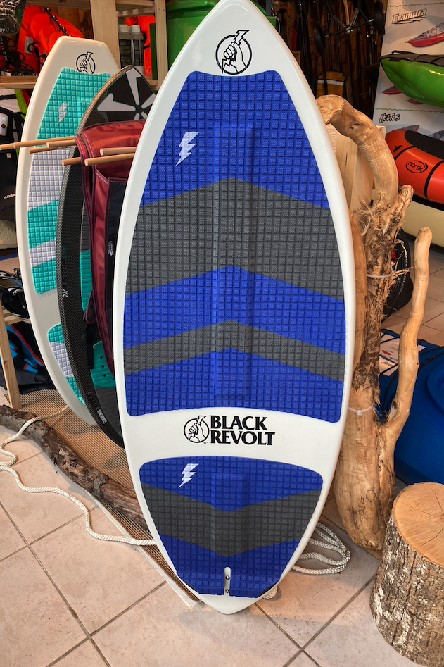 Black Revolt Dagger Skim